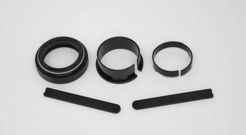 Nu rata KIT SERVICE TIJA DE SA REGLABILA PRO 150/170MM INTERNAL: 2 SIMERINGURI 1 GARNITURA 2 PINI (20)