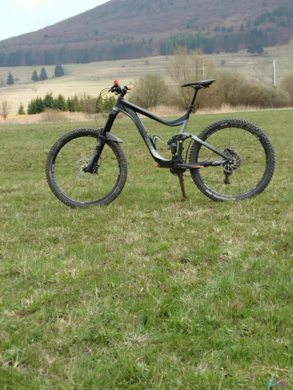 Lichidare de stoc Vand bicicleta giant reign urgent