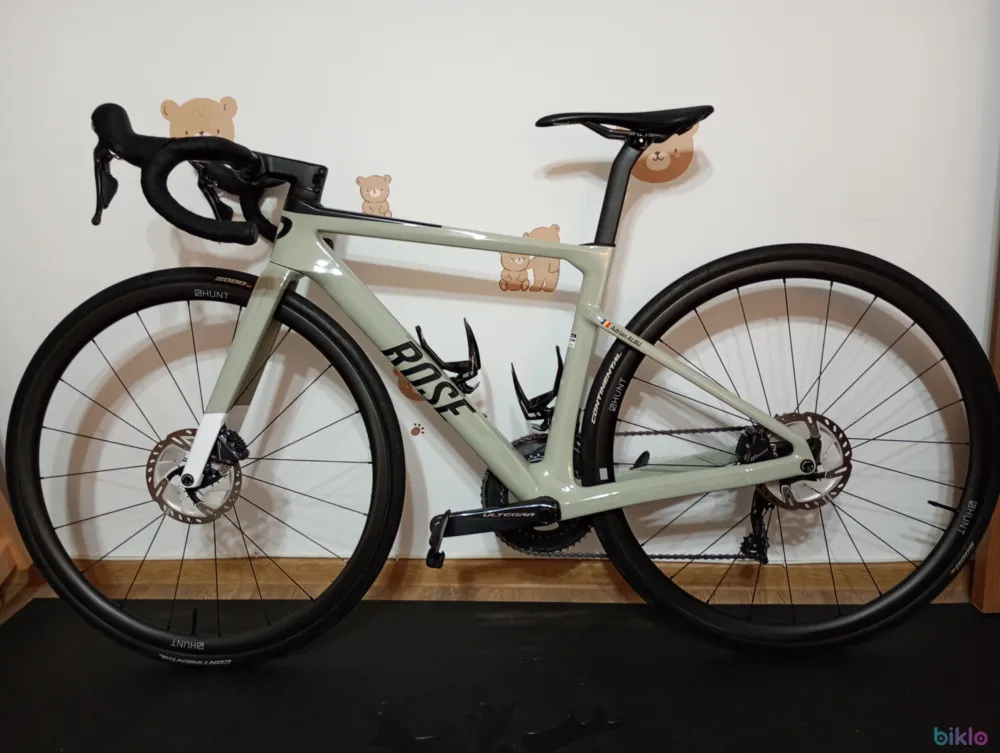 Rose Xlite 04 (7,3 kg, roti carbon 1.360 g, Ultegra, marime 50/XS) Cump?r? online