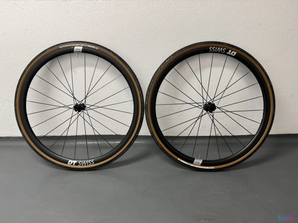 [NOU] Set Roti DT Swiss A1800 SPLINE 30 DB + Panaracer Gravelking SK+ TLR Livrare rapidă