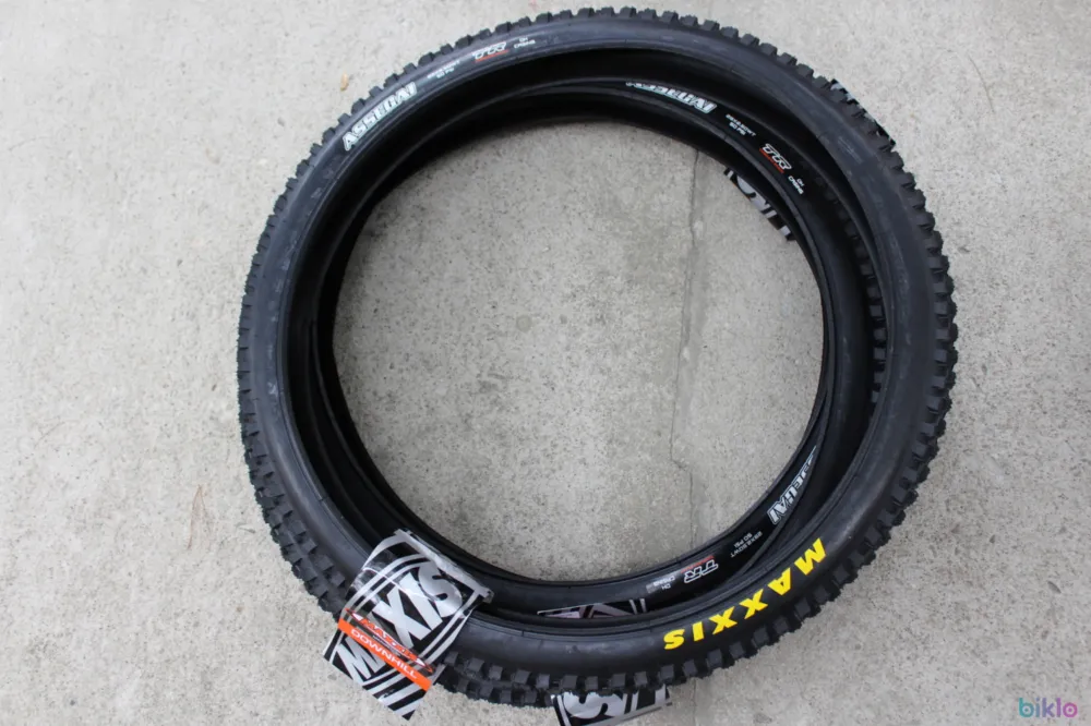 Maxxis Assegai - Dual | DH Casing - TR | WT - 29x2.50" sarma Ofertă de sezon